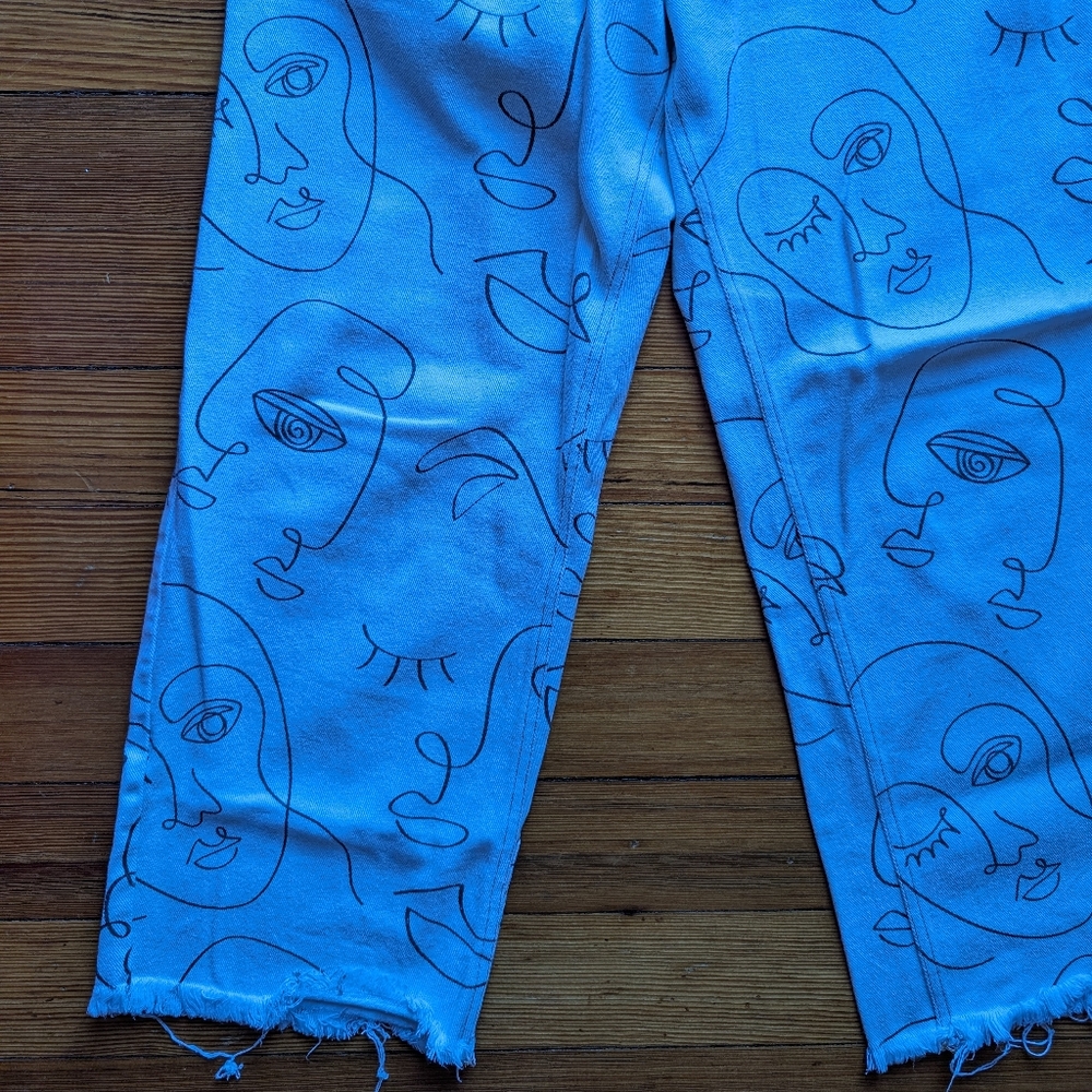 Abstract Face Print White Jeans - Picture 4 of 12